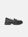 Εικόνα από Μονόχρωμα loafers με χρυσή διακοσμητική αγκράφα Μαύρο