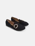 Εικόνα από Suede flat loafers με διακοσμητική αγκράφα Μαύρο