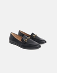 Εικόνα από Flat loafers με μεταλλικό διακοσμητικό Μαύρο