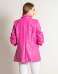 Εικόνα από Leather look σακάκι με σούρες στα μανίκια Φούξια