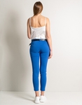 Εικόνα από Μονόχρωμο ελαστικό παντελόνι με τσέπες και ζώνη Μπλε