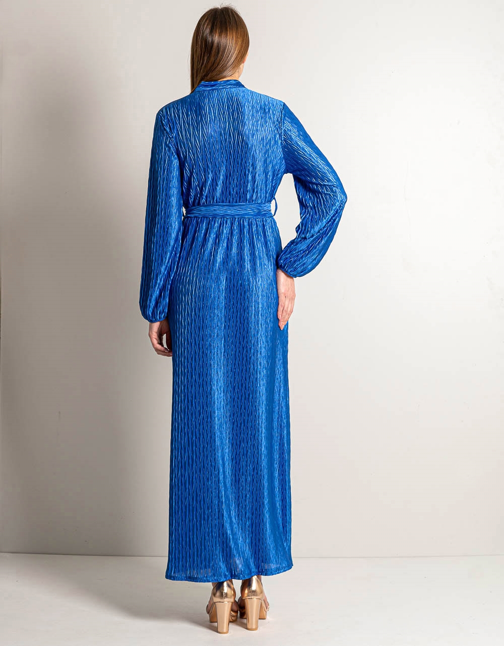 Εικόνα από Maxi μονόχρωμο φόρεμα με κουμπιά και ζώνη Μπλε