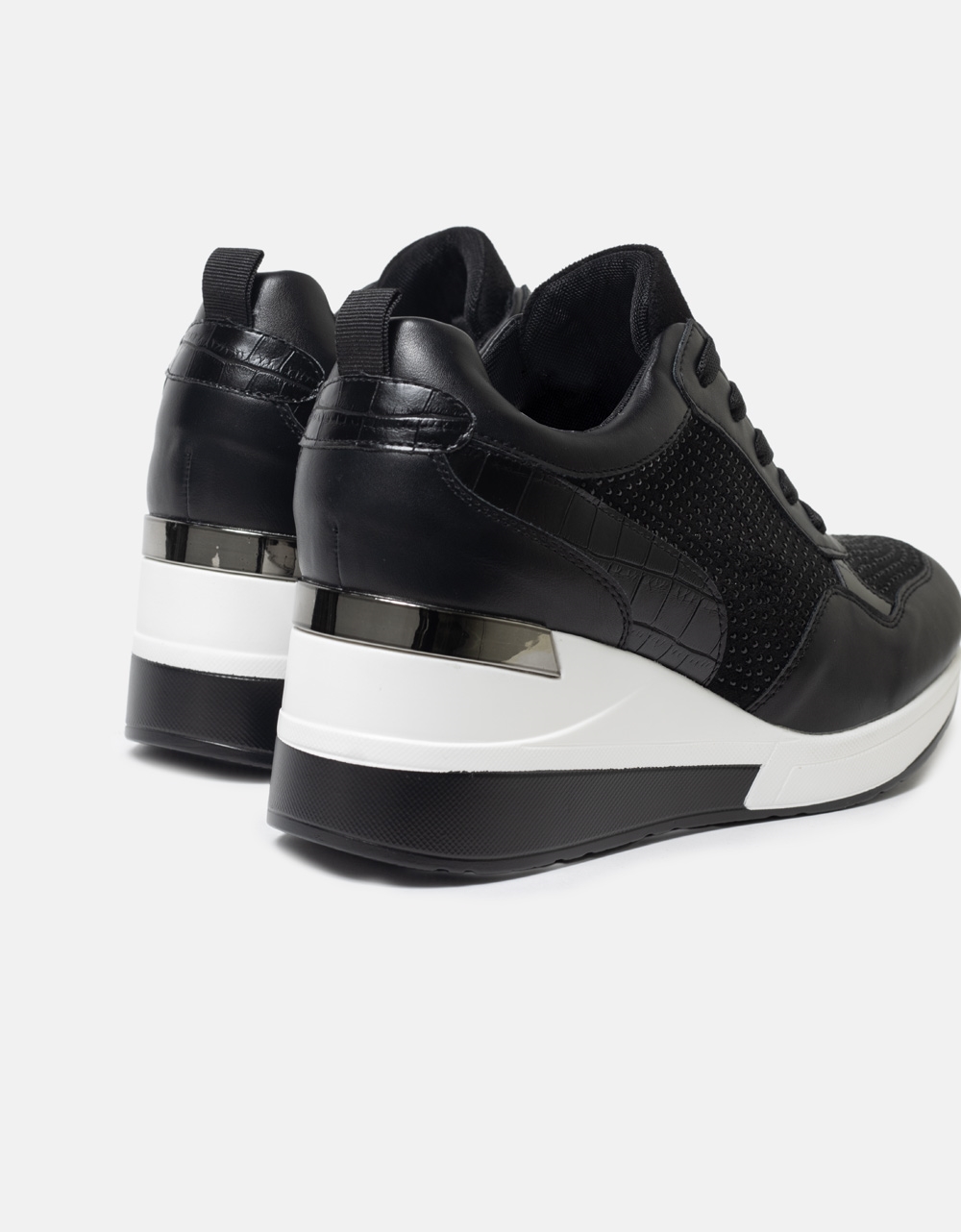 Εικόνα από Sneakers με strass και μεταλλική λεπτομέρεια Μαύρο