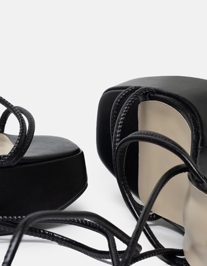 Εικόνα της Πλατφόρμες μονόχρωμες με δέσιμο στο πόδι Μαύρο