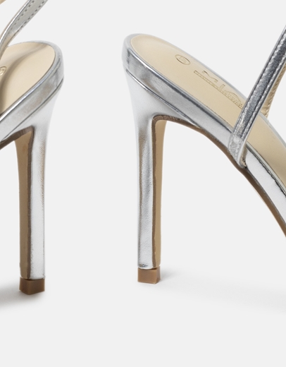 Εικόνα της Πέδιλο ψηλοτάκουνο με λεπτό τακούνι και μπαρέτα Ασημί
