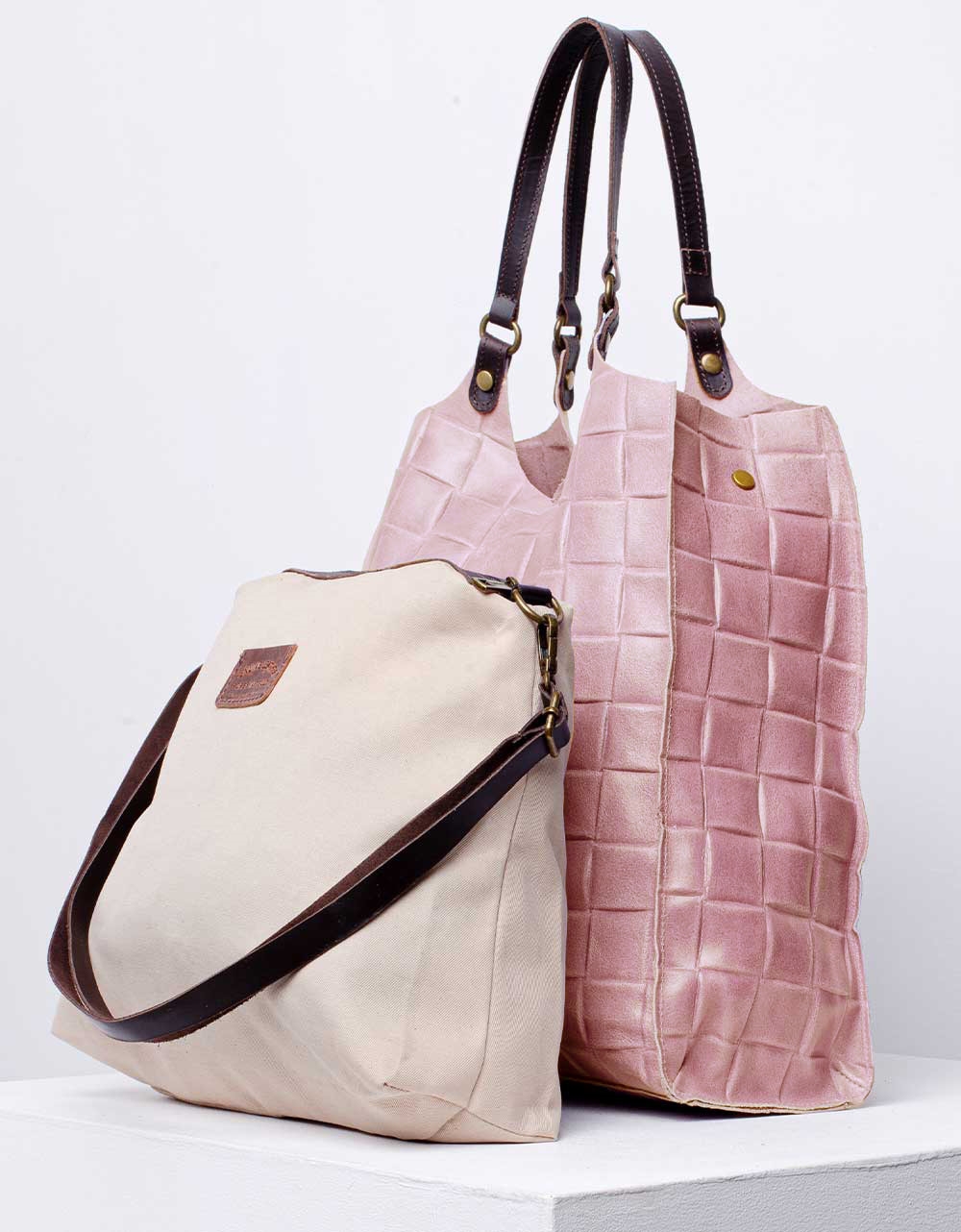 Εικόνα από Δερμάτινη τσάντα χειρός με τσαντάκι νεσεσέρ Ροζ