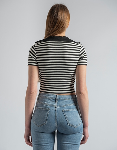 Εικόνα της Κοντομάνικο crop top με ρίγες και γιακά Μαύρο