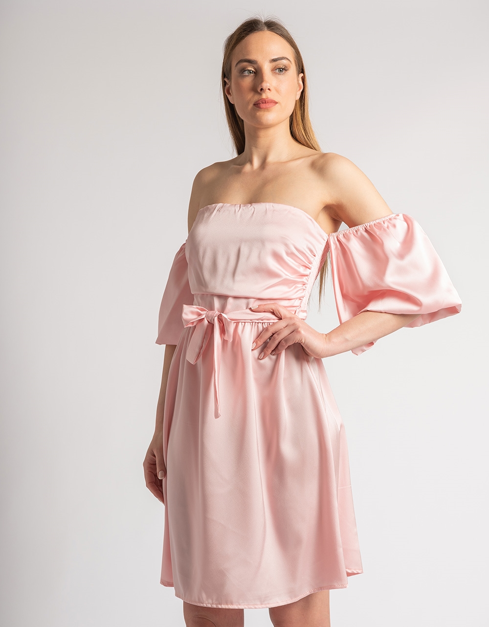 Εικόνα από Μονόχρωμο μίνι φόρεμα με puffy μανίκια Ροζ
