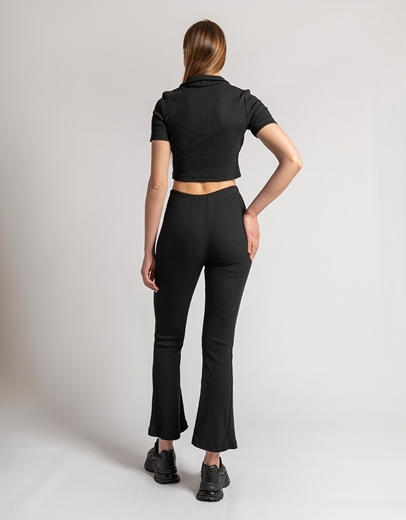 Εικόνα της Σετ μονόχρωμο crop top με γιακά και παντελόνι flare Μαύρο