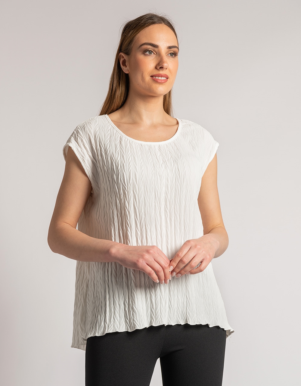 Εικόνα από Αμάνικη μπλούζα μονόχρωμη με ανάγλυφο σχέδιο Λευκό