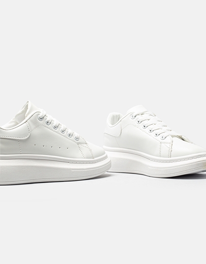 Εικόνα της Basic sneakers με κορδόνια και διπλή σόλα Λευκό