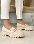 Εικόνα από Loafers με τρακτερωτή σόλα και αγκράφα Μπεζ