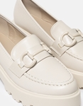Εικόνα από Loafers με τρακτερωτή σόλα και αγκράφα Μπεζ