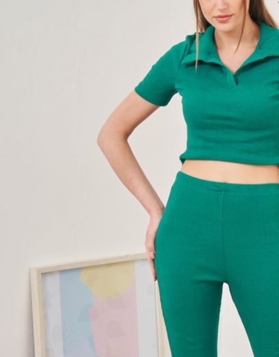 Εικόνα της Σετ μονόχρωμο crop top με γιακά και παντελόνι flare Πράσινο