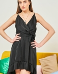 Εικόνα από Κρουαζέ ασύμμετρο φόρεμα με βολάν Μαύρο