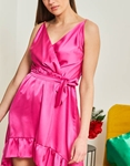 Εικόνα από Κρουαζέ ασύμμετρο φόρεμα με βολάν Ροζ