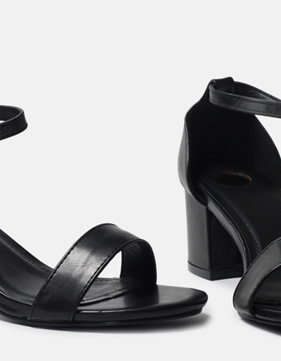 Εικόνα της Χαμηλά μονόχρωμα πέδιλα με τετράγωνο τακούνι Μαύρο