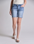 Εικόνα από Denim ελαστικό σορτσάκι με ξεβάμματα και φθορές Τζιν