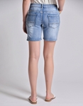 Εικόνα από Denim ελαστικό σορτσάκι με ξεβάμματα και φθορές Τζιν