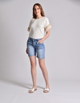 Εικόνα από Denim ελαστικό σορτσάκι με ξεβάμματα και φθορές Τζιν