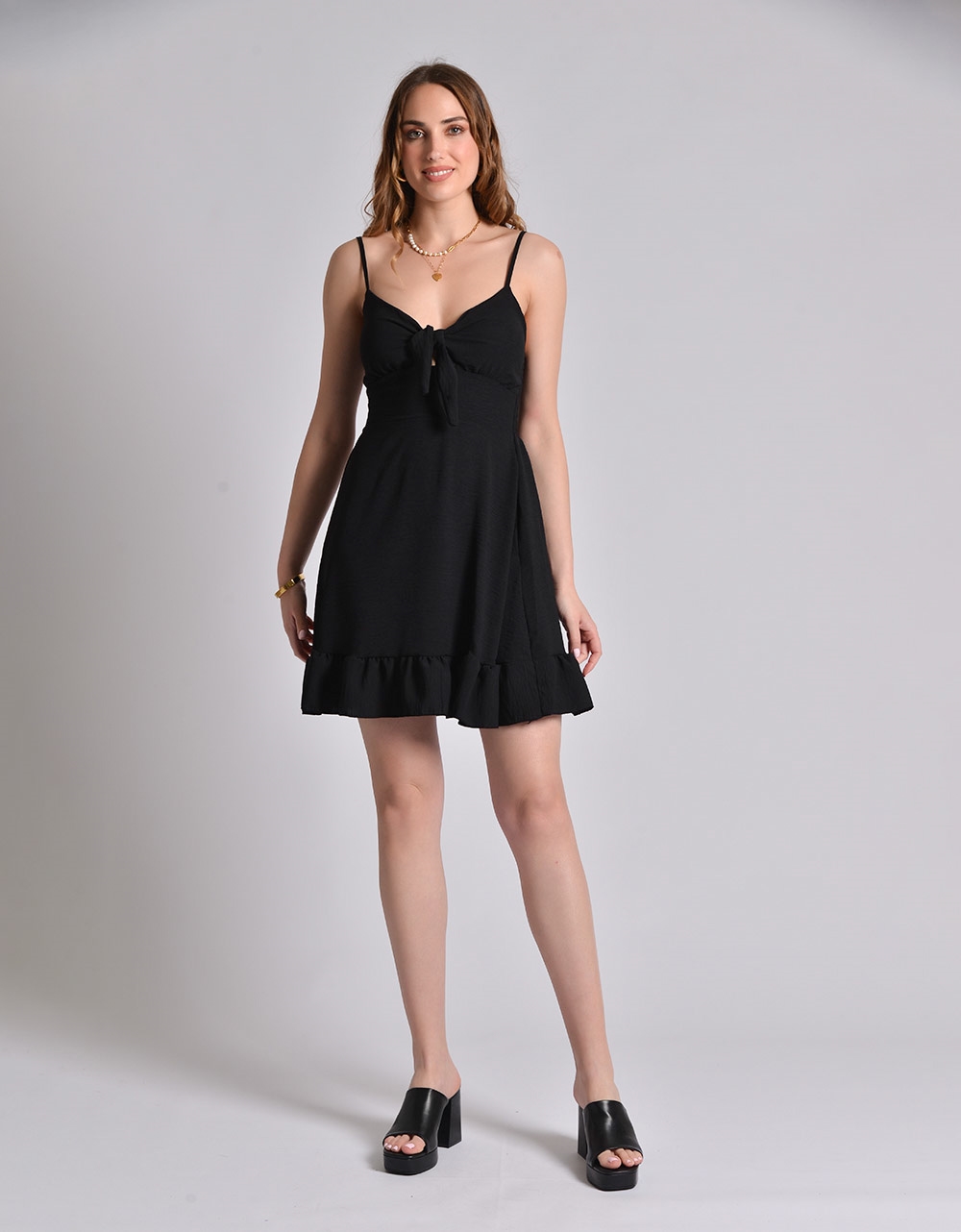 Εικόνα από Μονόχρωμο mini φόρεμα με δέσιμο στο μπούστο Μαύρο