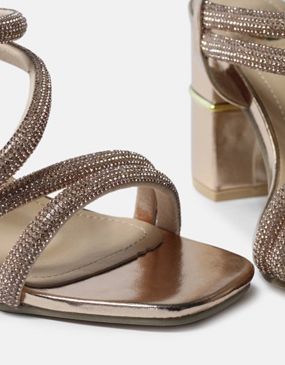 Εικόνα της Πέδιλα με χρυσή λεπτομέρεια στο τακούνι Σαμπανί