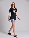 Εικόνα από Βαμβακερό t-shirt με μάτι και πολύχρωμες πέτρες Μαύρο