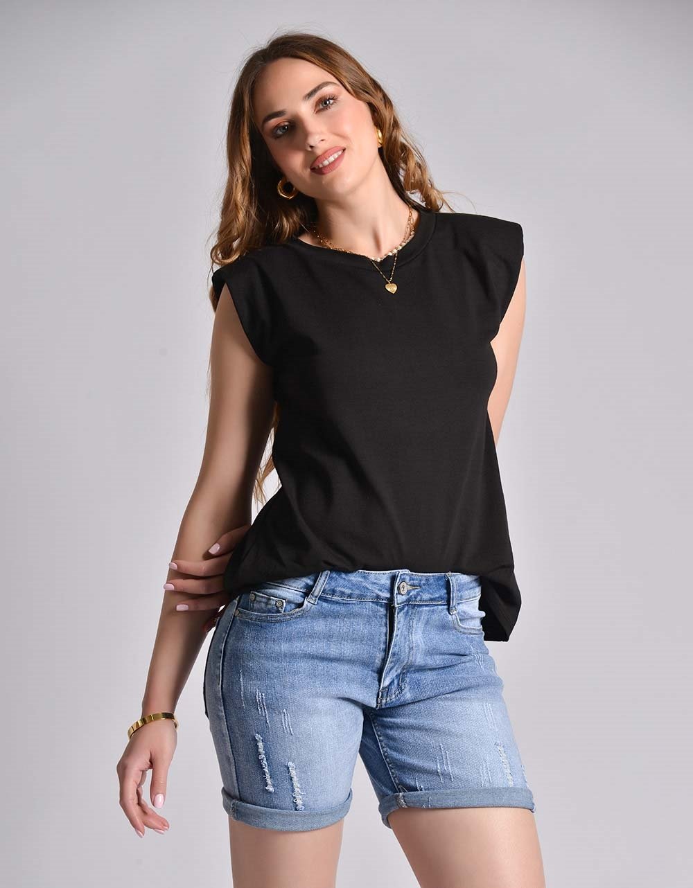 Εικόνα από Basic αμάνικη βαμβακερή μπλούζα με βάτες Μαύρο