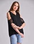 Εικόνα από Off shoulders μονόχρωμη μπλούζα με κέντημα Μαύρο