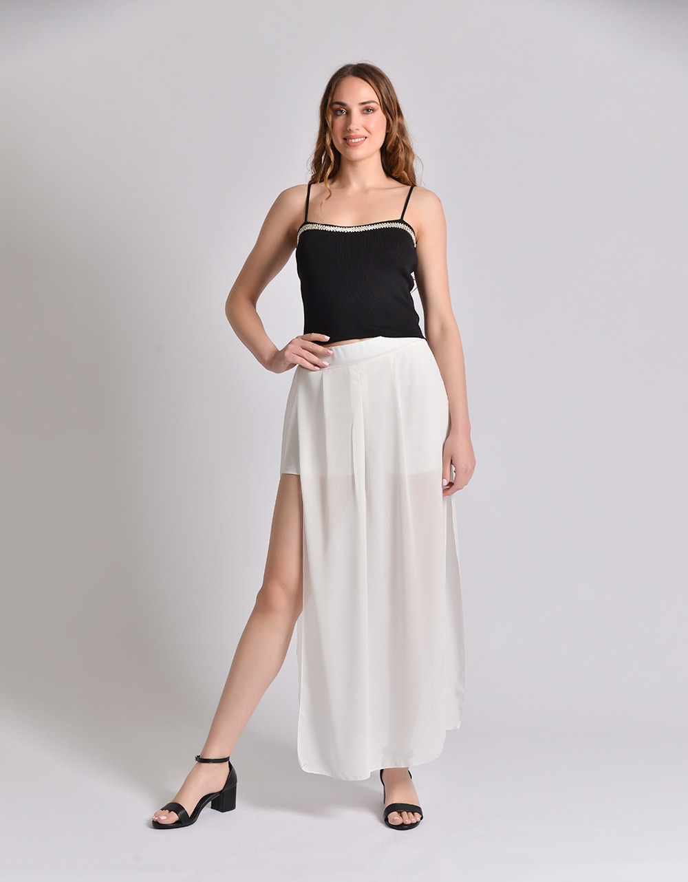 Εικόνα από Skort μονόχρωμο με μακριά φούστα με σκίσιμο Λευκό