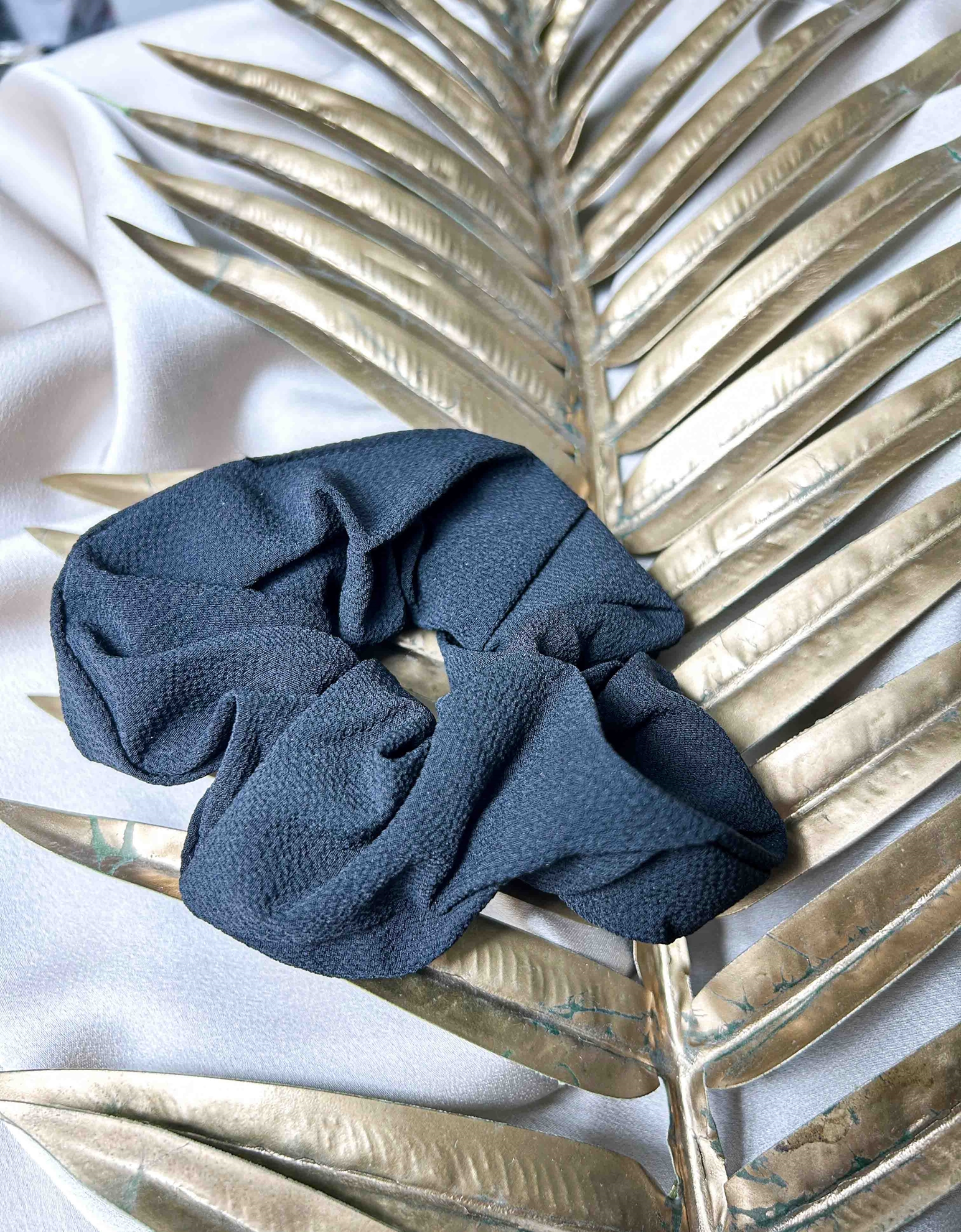 Εικόνα από Basic υφασμάτινα scrunchies μονόχρωμα Μαύρο