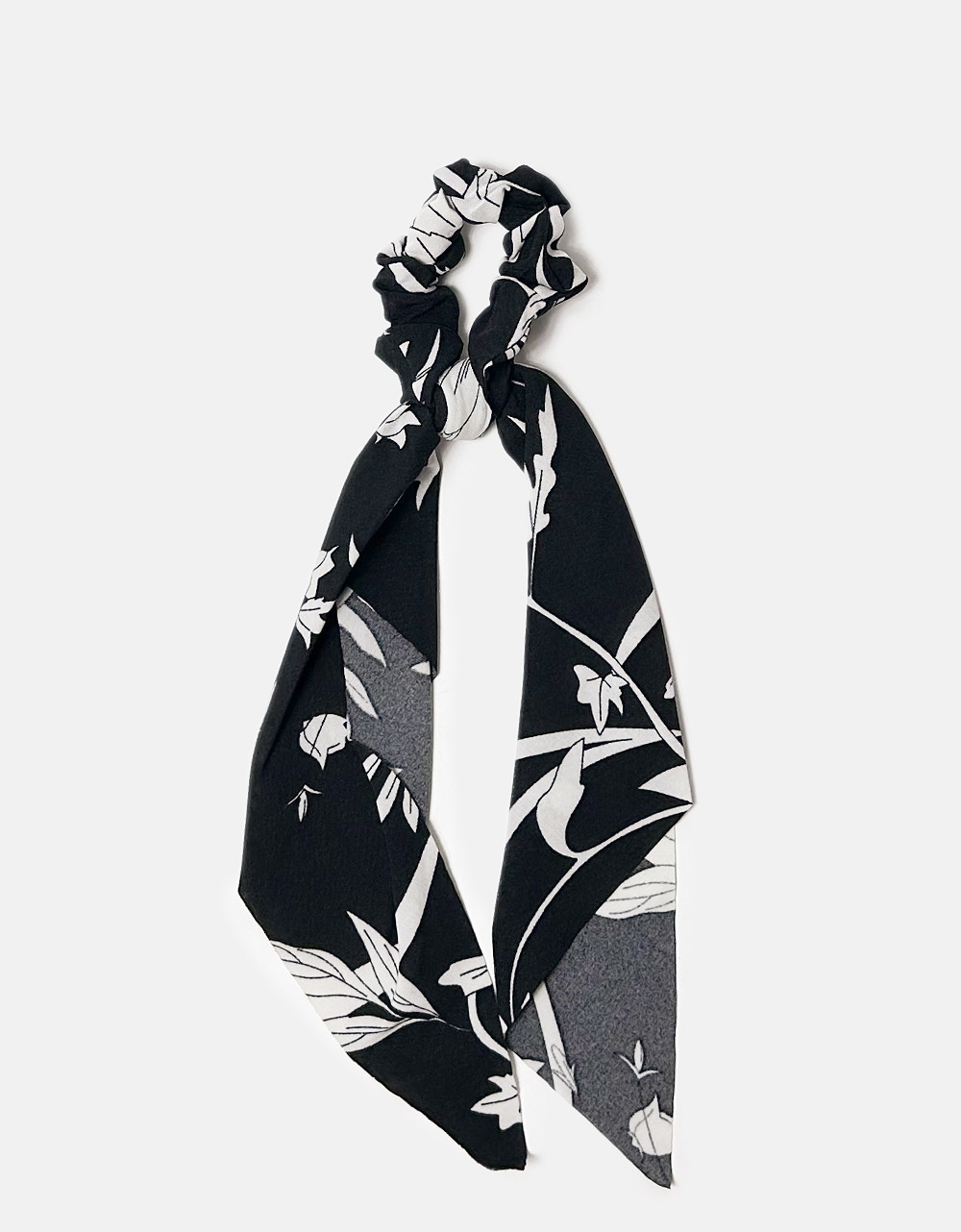 Εικόνα από Scrunchies με κορδέλα σε floral μοτίβο Μαύρο