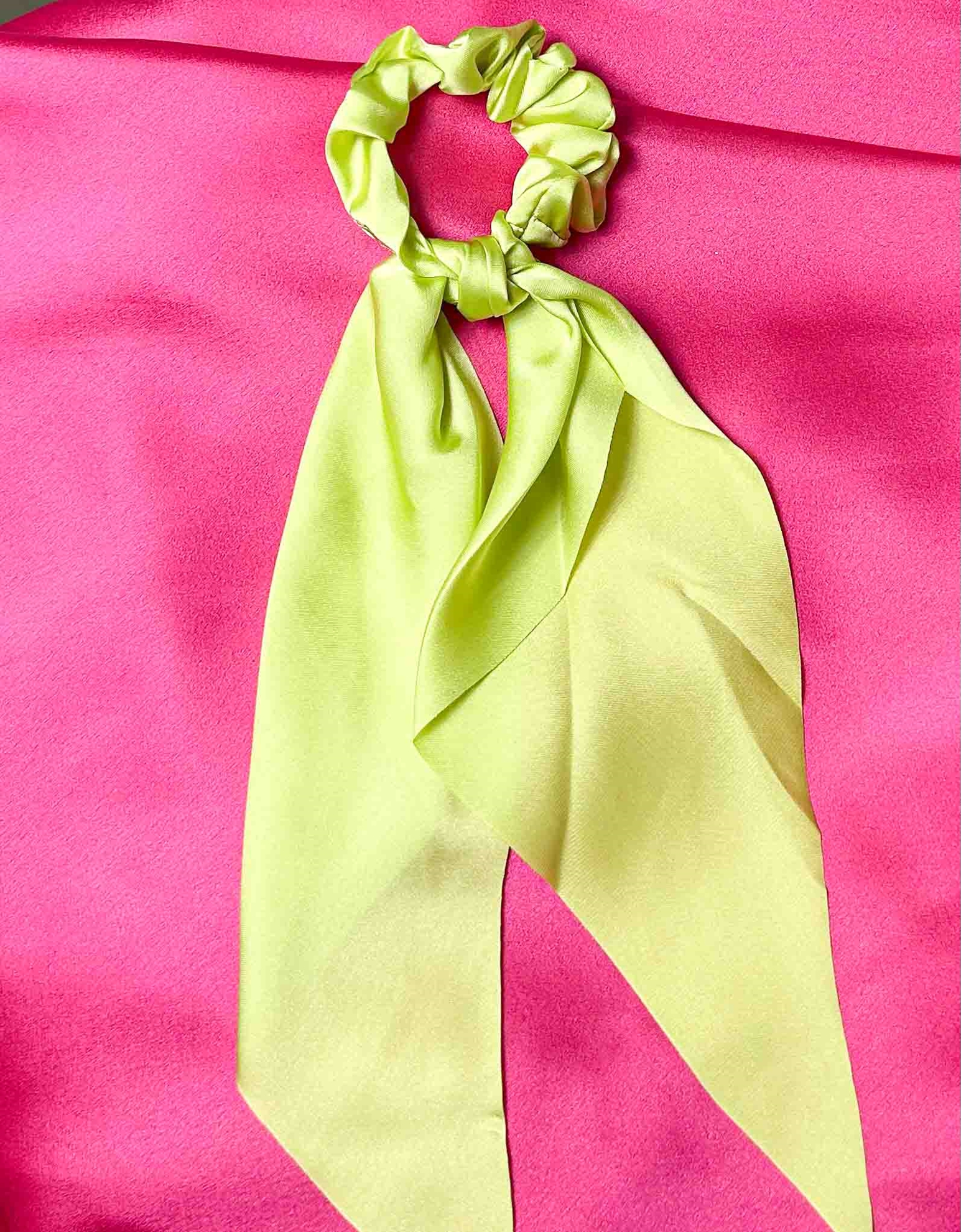 Εικόνα από Basic μονόχρωμα scrunchies με κορδέλα Πράσινο