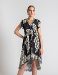 Εικόνα από Ασύμμετρο κρουαζέ φόρεμα με ζώνη και βολάν Μαύρο