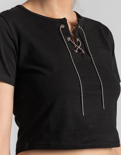 Εικόνα της Βαμβακερό crop top μονόχρωμο με αλυσίδα Μαύρο