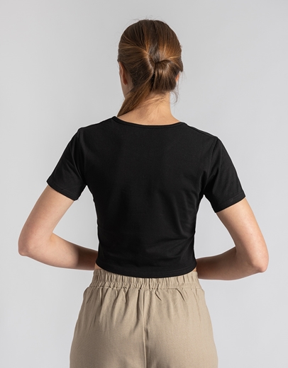 Εικόνα της Βαμβακερό crop top μονόχρωμο με αλυσίδα Μαύρο