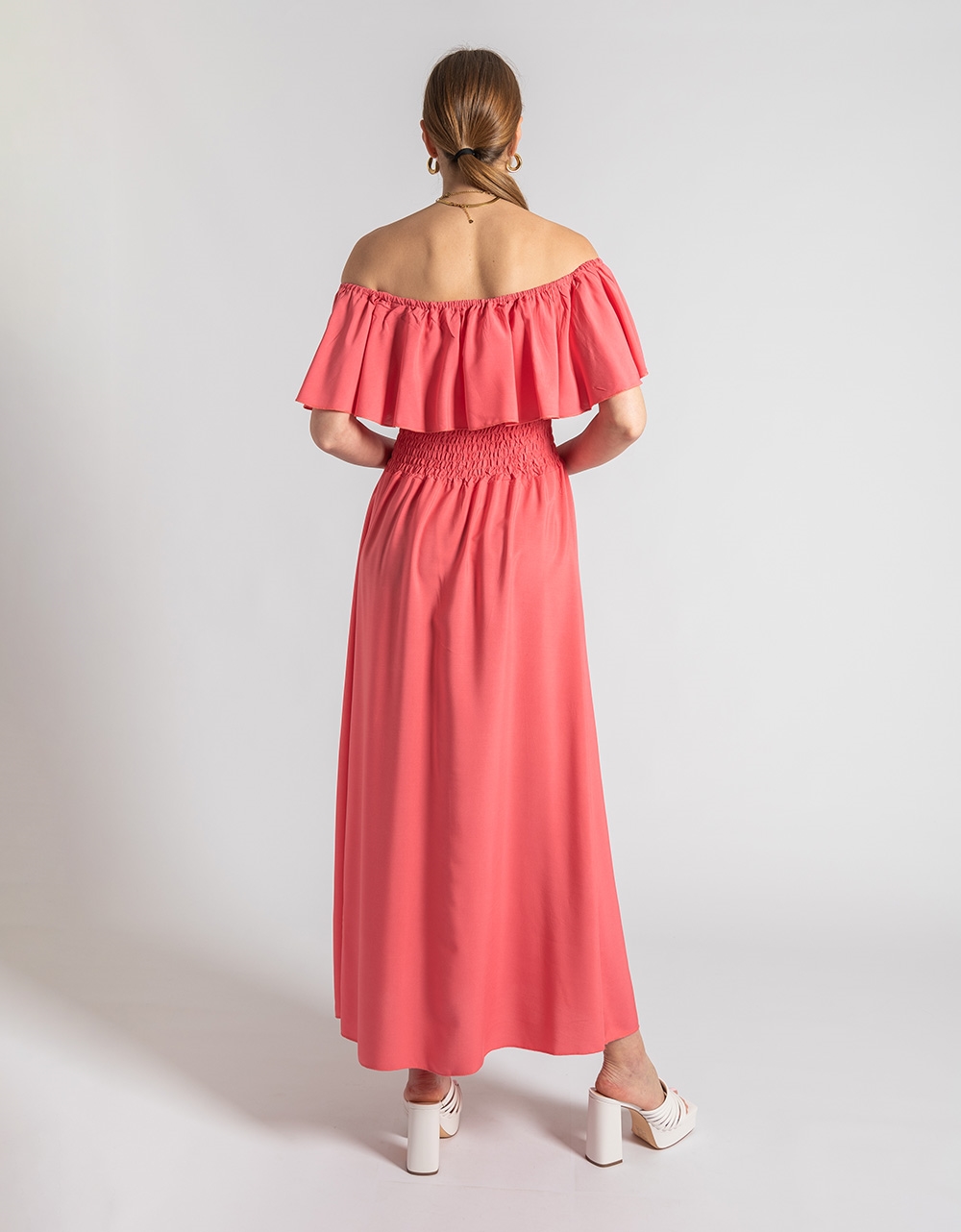 Εικόνα από Βαμβακερό off shoulders maxi φόρεμα με βολάν Ροζ