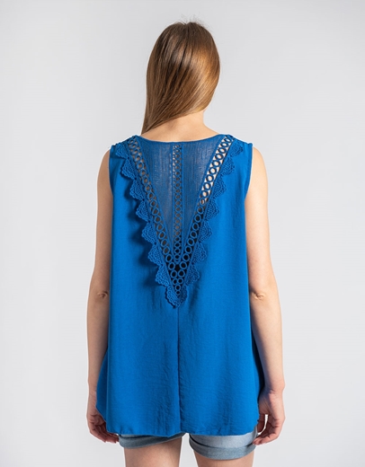 Εικόνα της Μονόχρωμο τοπ αμάνικο με κέντημα στην πλάτη Μπλε