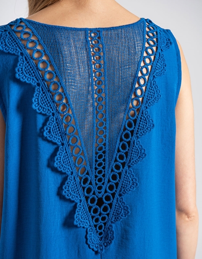 Εικόνα της Μονόχρωμο τοπ αμάνικο με κέντημα στην πλάτη Μπλε