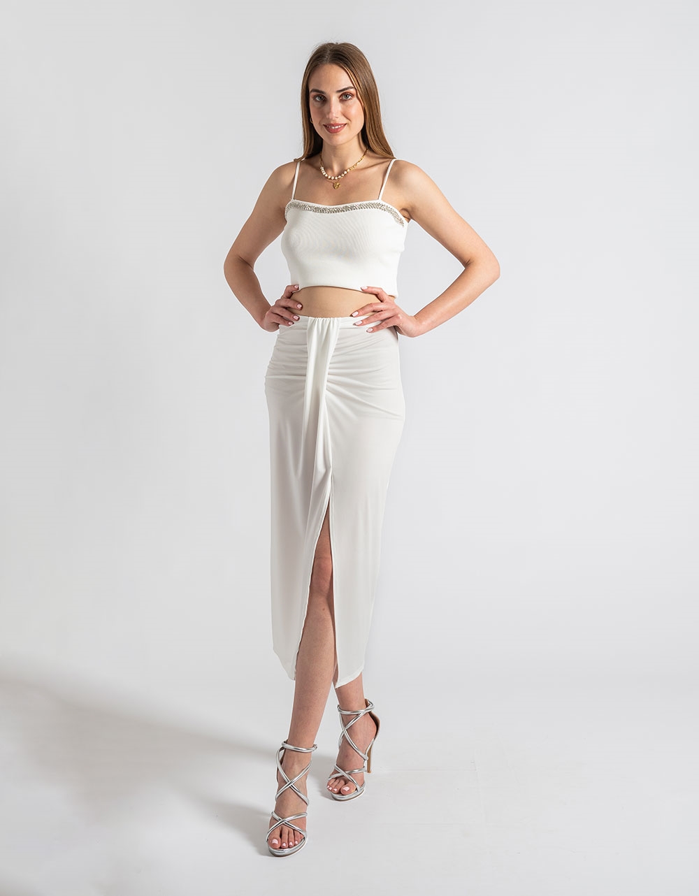 Εικόνα από Midi μονόχρωμη φούστα με σκίσιμο στο πλάι Λευκό