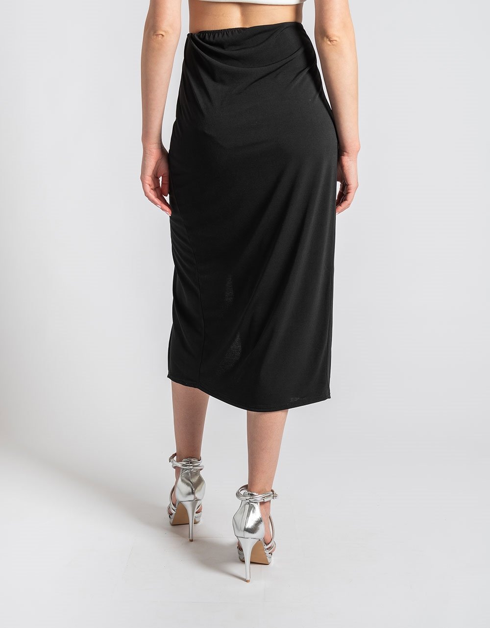 Εικόνα από Midi μονόχρωμη φούστα με σκίσιμο στο πλάι Μαύρο