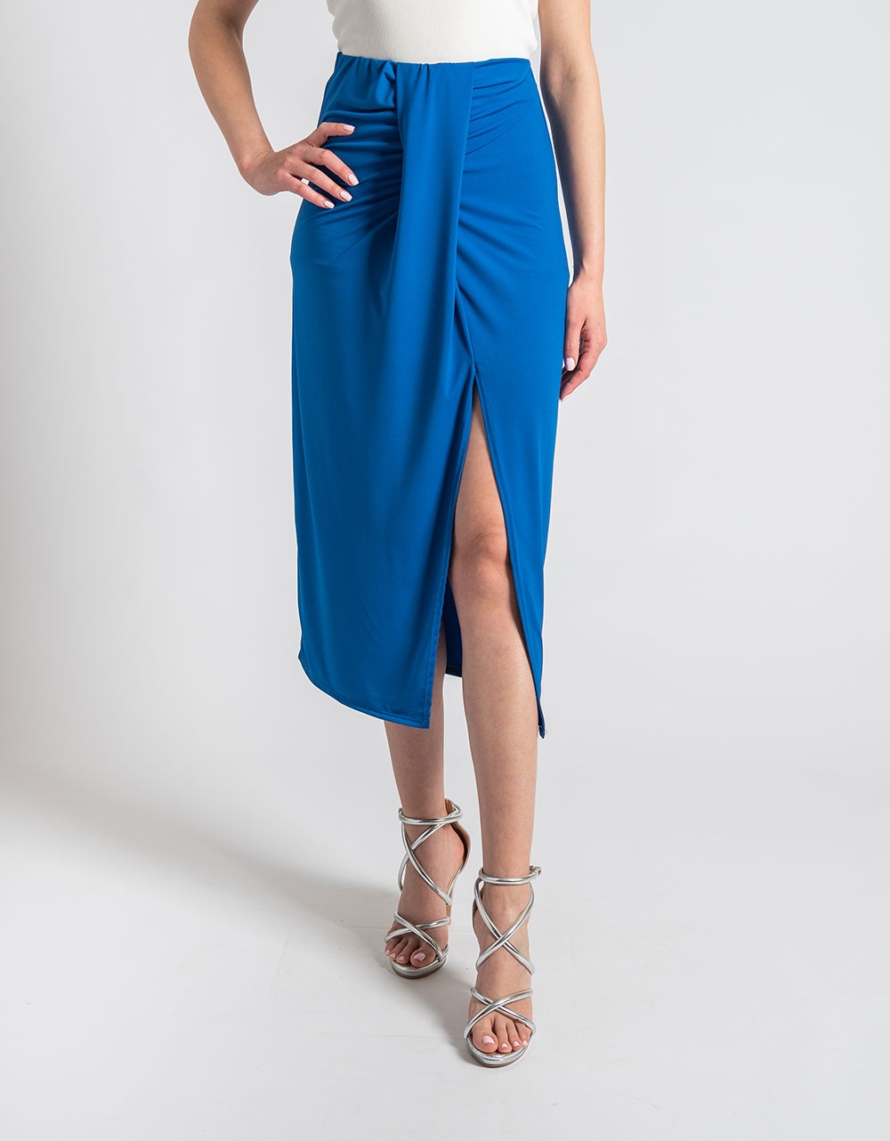 Εικόνα από Midi μονόχρωμη φούστα με σκίσιμο στο πλάι Μπλε