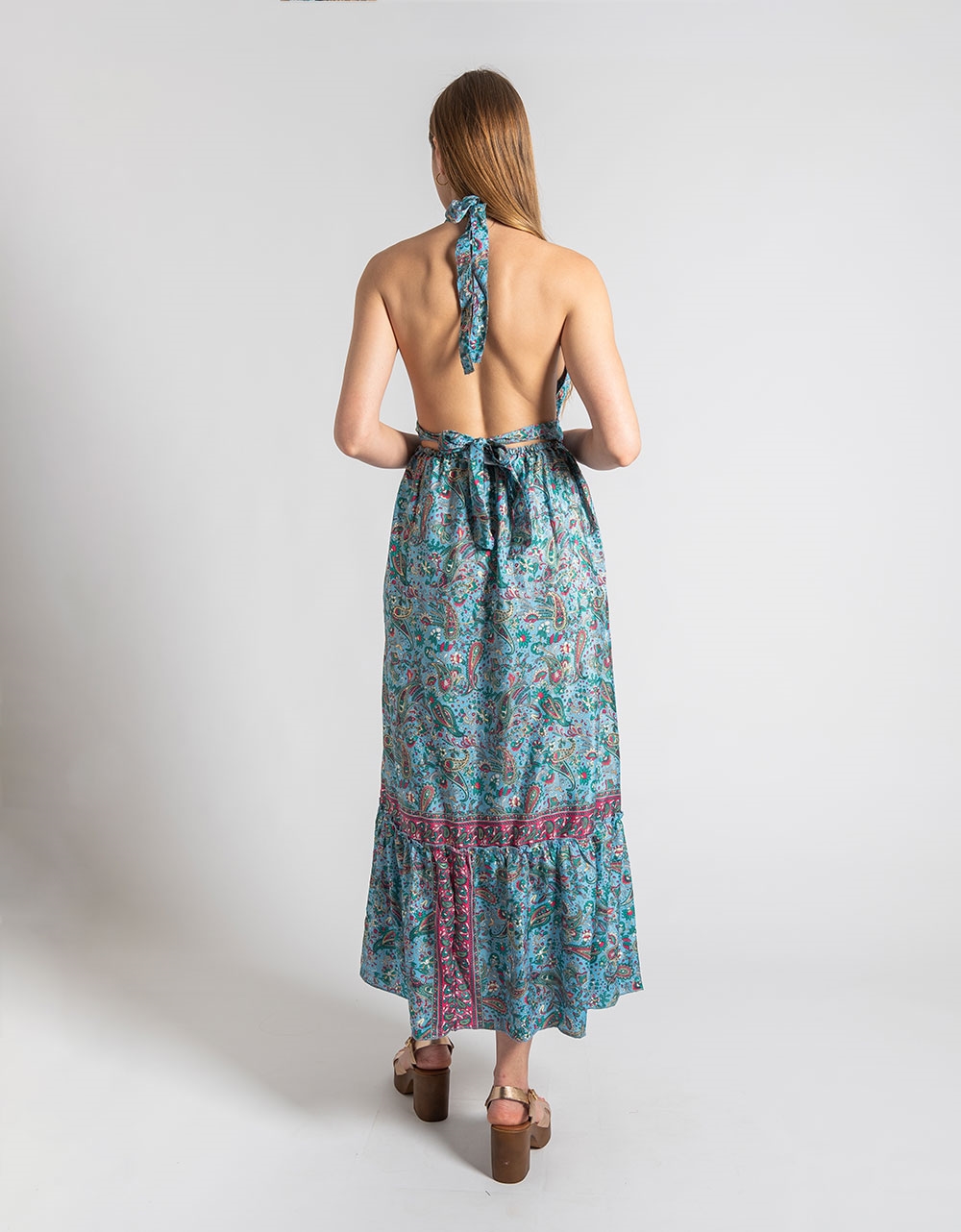 Εικόνα από Boho μεταξωτό maxi φόρεμα με ανοιχτή πλάτη Σιέλ