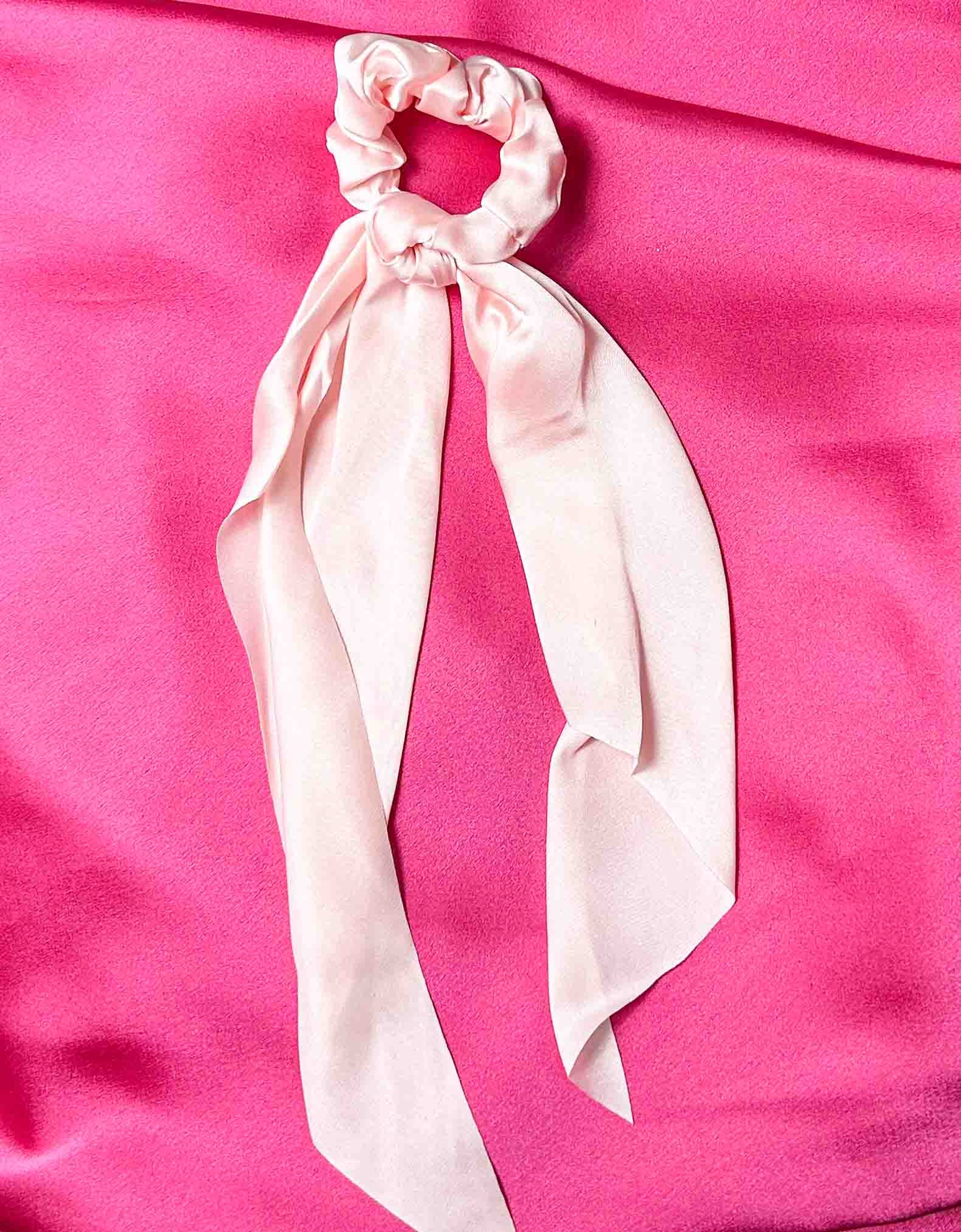 Εικόνα από Basic μονόχρωμα scrunchies με κορδέλα Ροζ