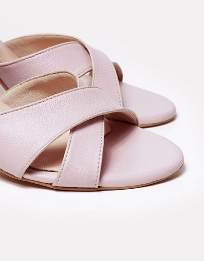 Εικόνα της Δερμάτινα πέδιλα με χιαστί σχέδιο στη φάσα Nude