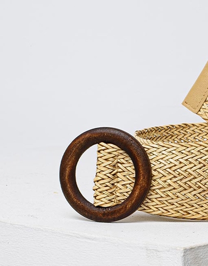 Εικόνα της Γυναικεία ζώνη με πλεκτό σχέδιο και ξύλινο τοκά Μπεζ