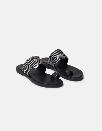 Εικόνα της Δερμάτινα flat σανδάλια Ελληνικής κατασκευής με μοτίβο Μαύρο