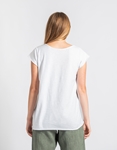 Εικόνα από Βasic βαμβακερή μονόχρωμη μπλούζα με V ντεκολτέ Λευκό