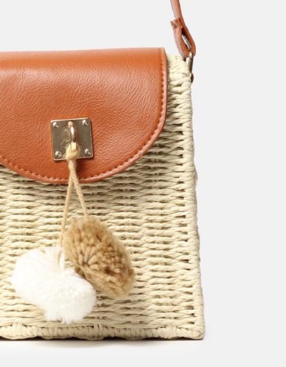Εικόνα της Ψάθινο τσαντάκι ώμου με διακοσμητικά πομ πον Μπεζ
