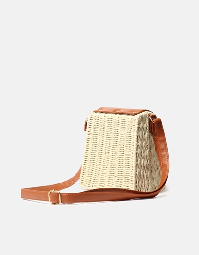 Εικόνα της Ψάθινο τσαντάκι ώμου με διακοσμητικά πομ πον Μπεζ